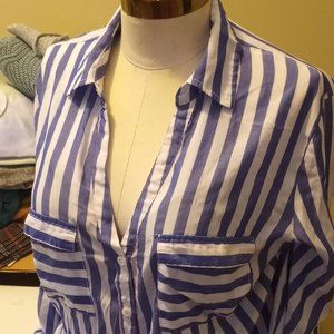 SOHO (NY&Co) Button down v-neck blouse